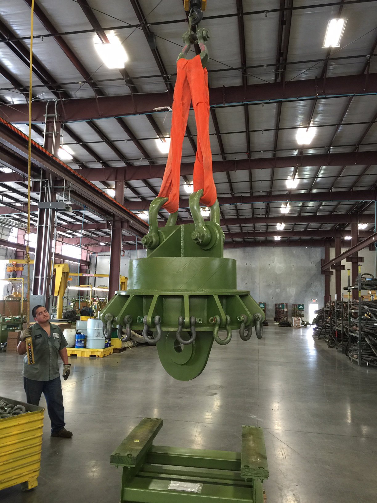 A 16 point collector hoist ring from LGH, designed for heavy duty industrial round load lifts.