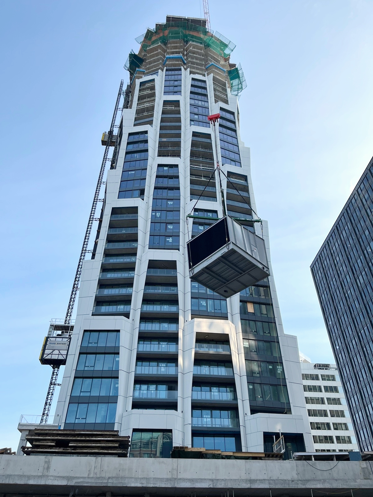 wire rope slings telescopic Aluex X-beam Zencorp Mechanical air handler lift LGH Canada