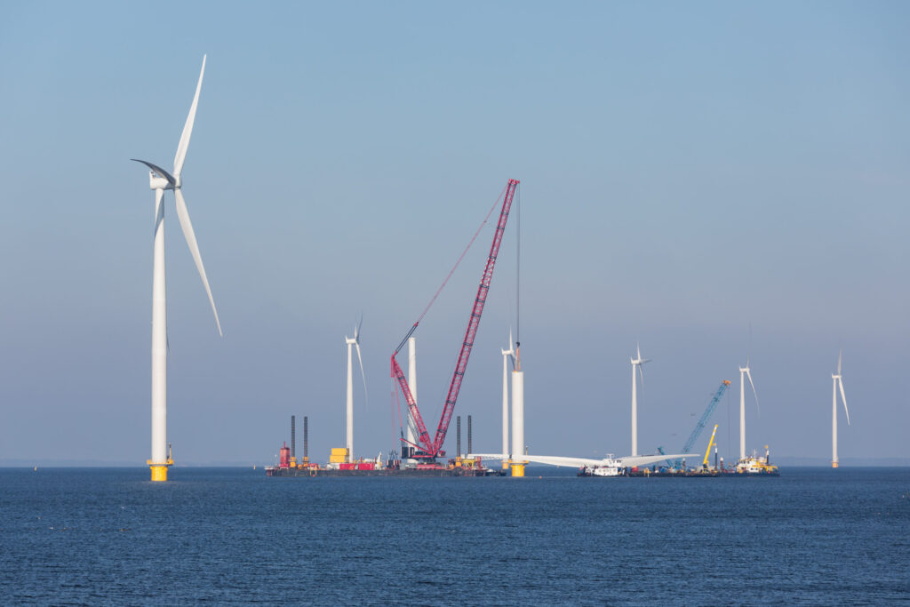 wind farm construction offshore crane lift
